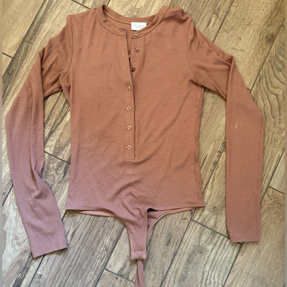 Elegant Dusty Rose Button-Up Bodysuit